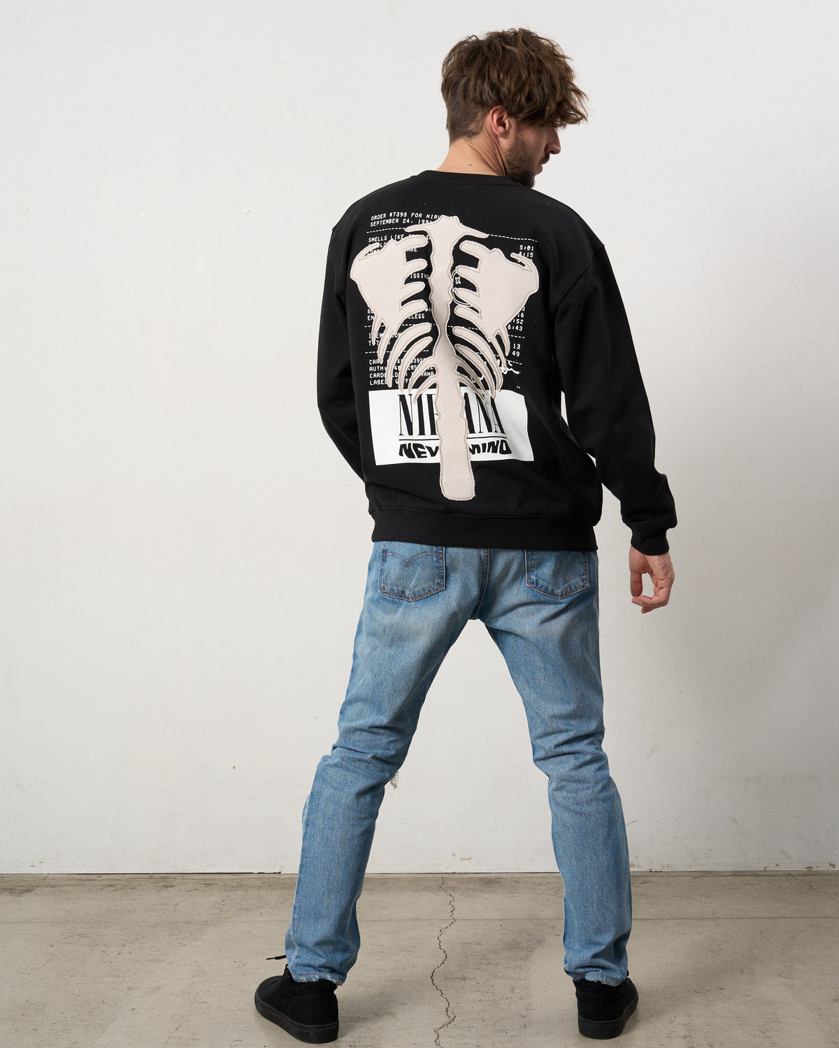 【STUD MUFFIN(スタッドマフィン)】オーセンティックパイル ラベルプリント ボーンパッチワーク スエットシャツ(624-02907) Black
