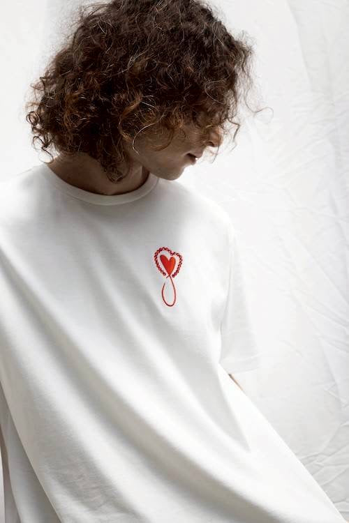 MAISON  HONORE Tiphanie Stone TEEストーンロゴTシャツ　WHITE✖️ RED