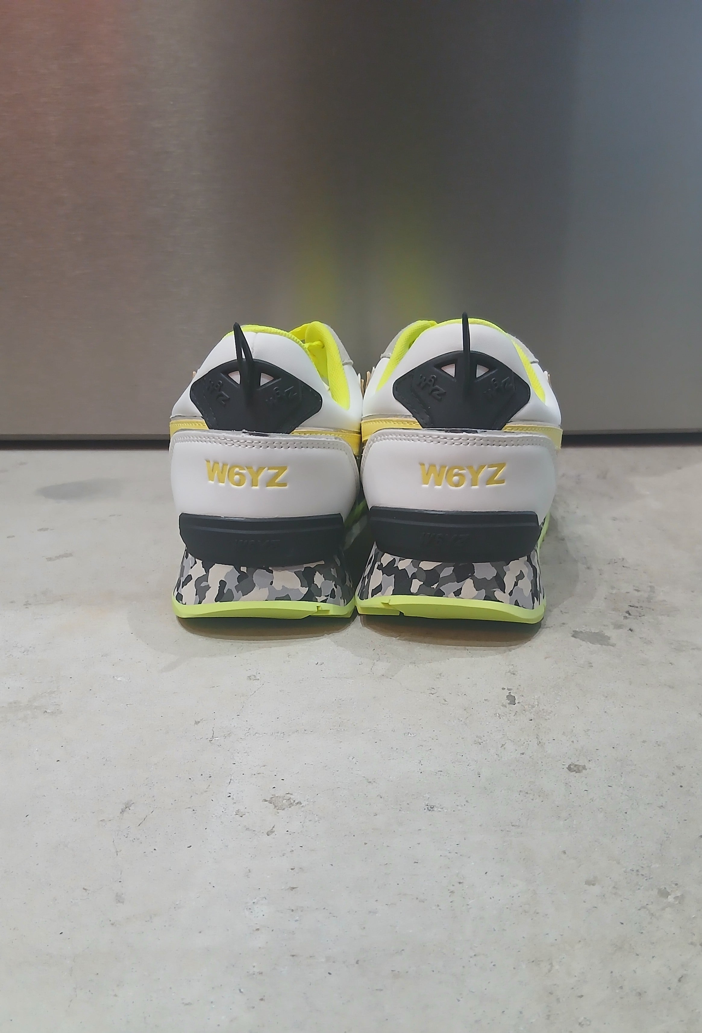 W6YZ スニーカー (WHITE-GRAY-NEON YELLOW)