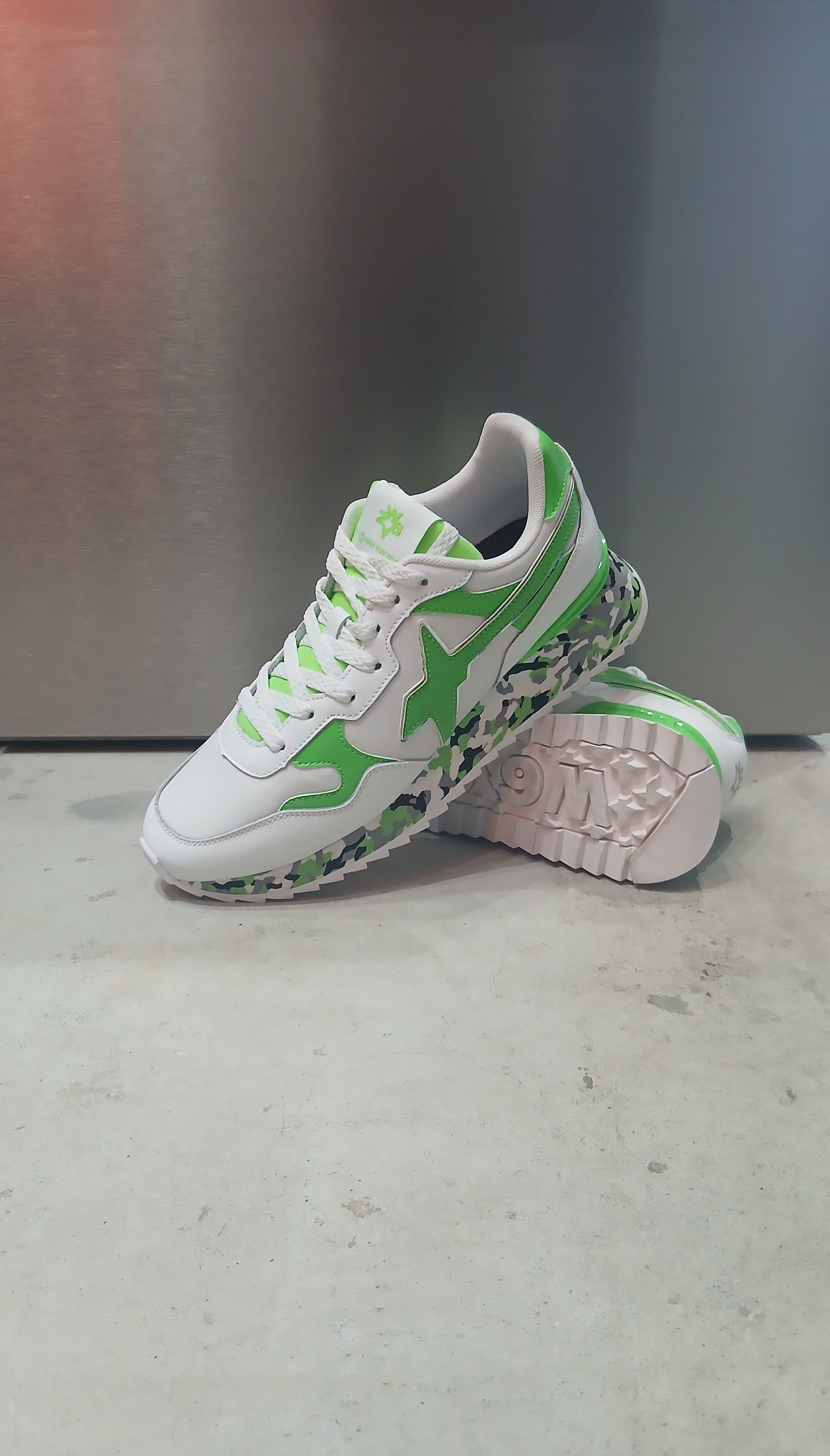 W6YZ スニーカー (WHITE-NEON-GREEN)