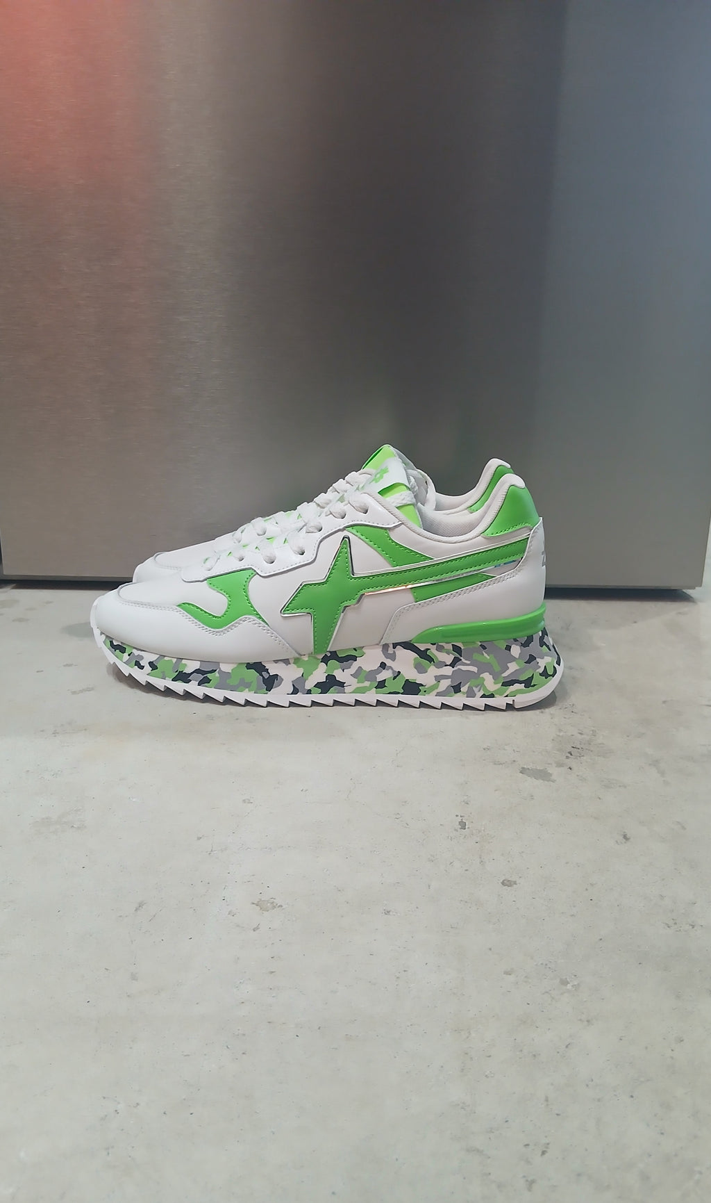 W6YZ スニーカー (WHITE-NEON-GREEN)