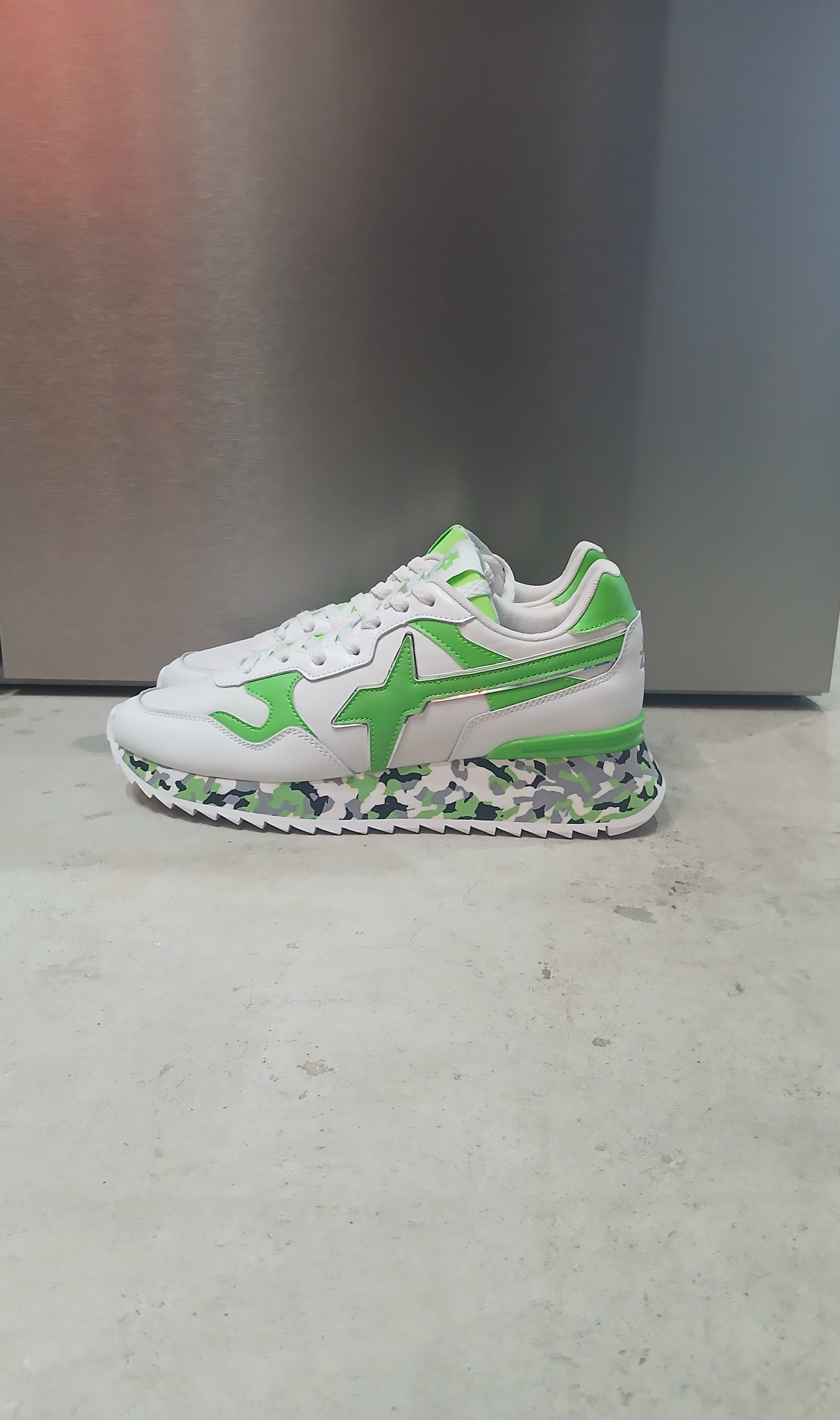 W6YZ スニーカー (WHITE-NEON-GREEN)