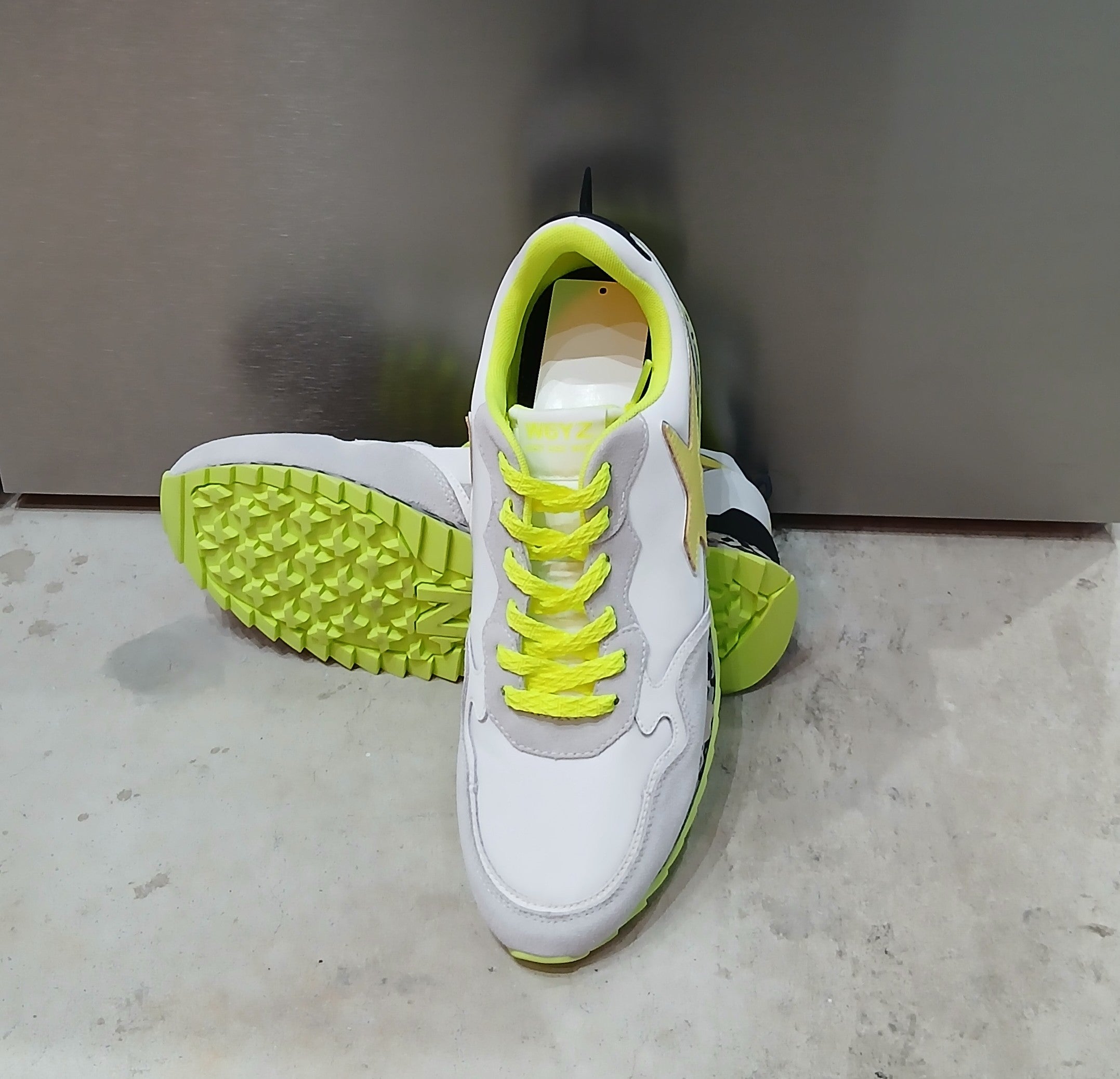 W6YZ スニーカー (WHITE-GRAY-NEON YELLOW)
