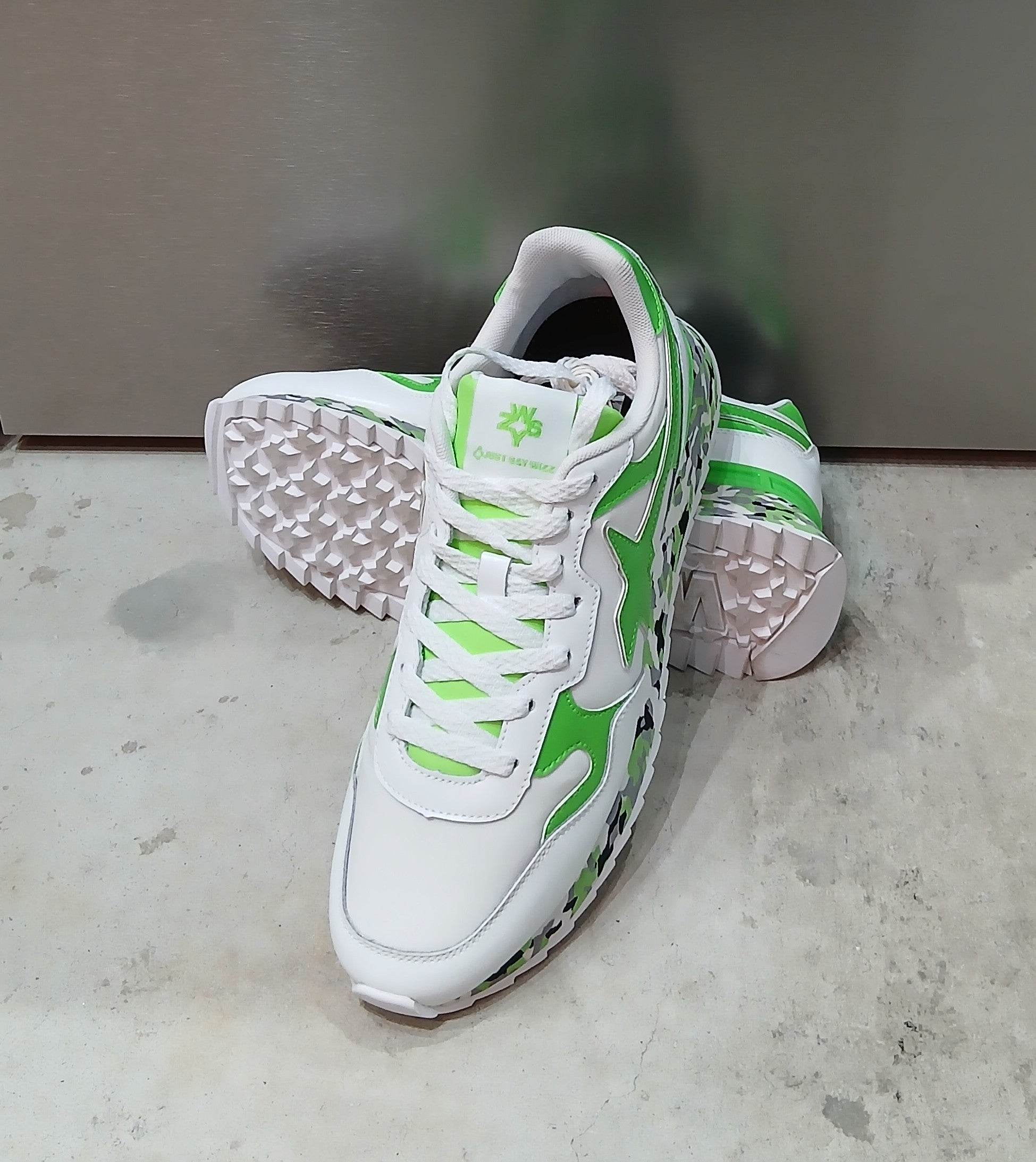 W6YZ スニーカー (WHITE-NEON-GREEN)